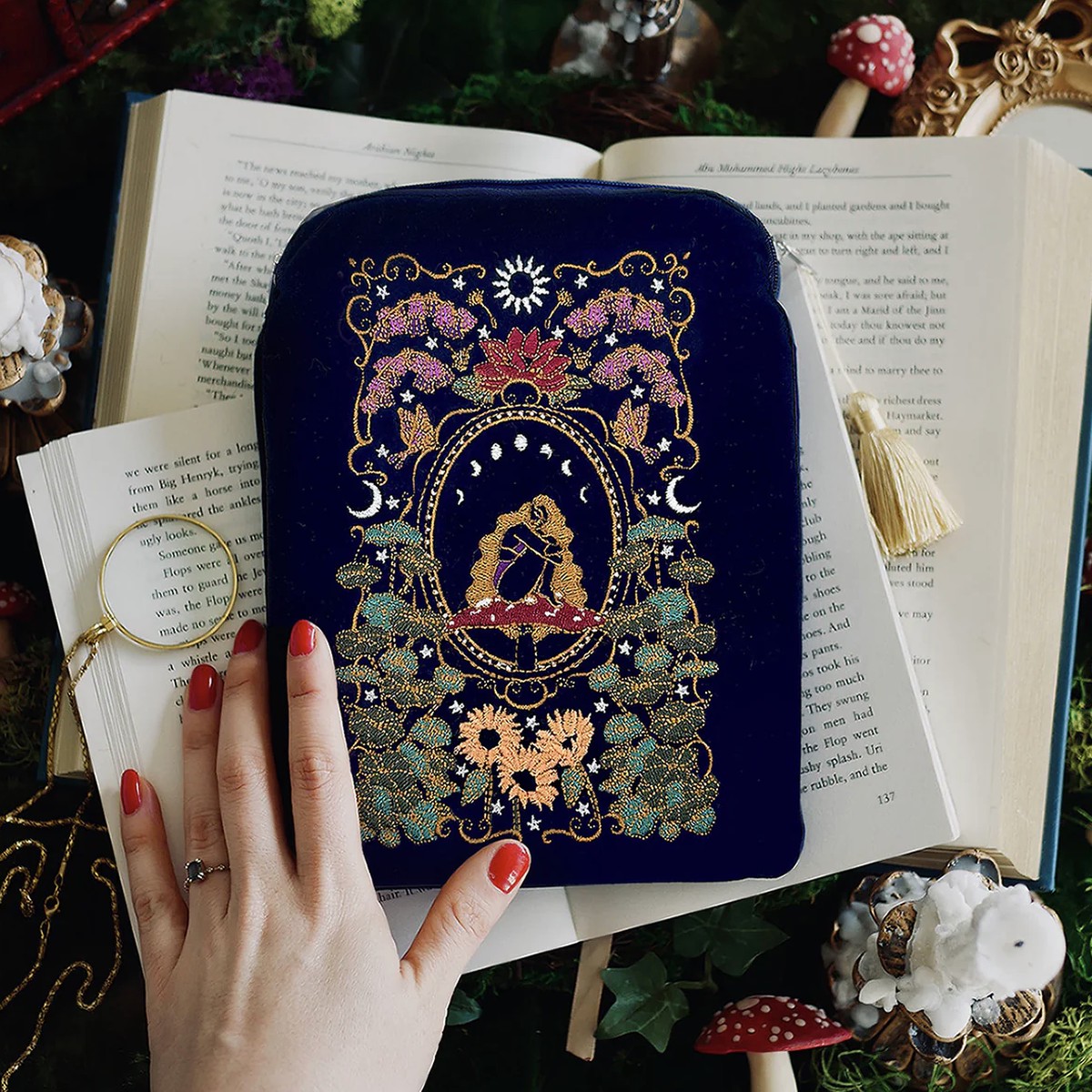 Wonderland E-Reader Sleeve - Blue